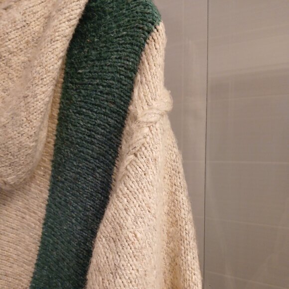 Hudson Bay Shawl Wrap - Picture 8 of 11